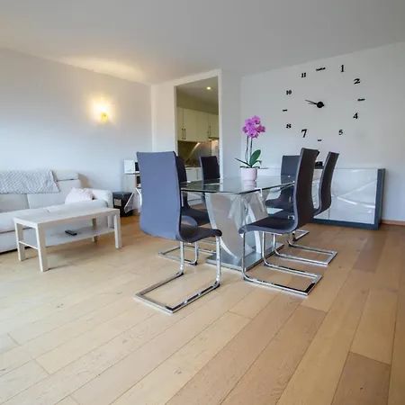 Appartement Dans Résidence Pieds Dans L’eau *