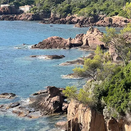 Dans Résidence Pieds Dans L’eau Saint-Raphaël